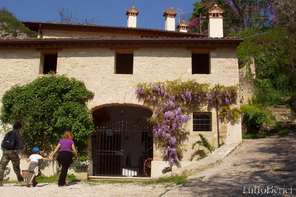 Mossano, Valle dei Mulini, Grotta di San Bernardino