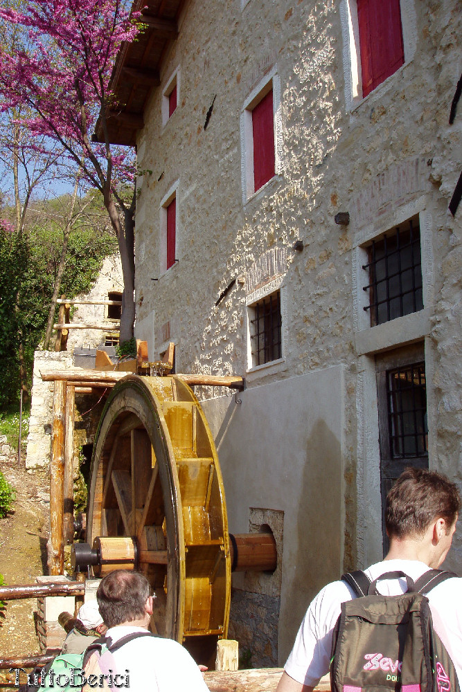 Mossano, Valle dei Mulini, Grotta di San Bernardino