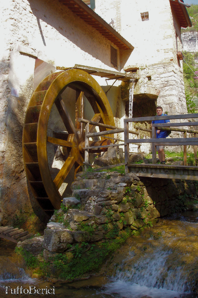 Mossano, Valle dei Mulini, Grotta di San Bernardino