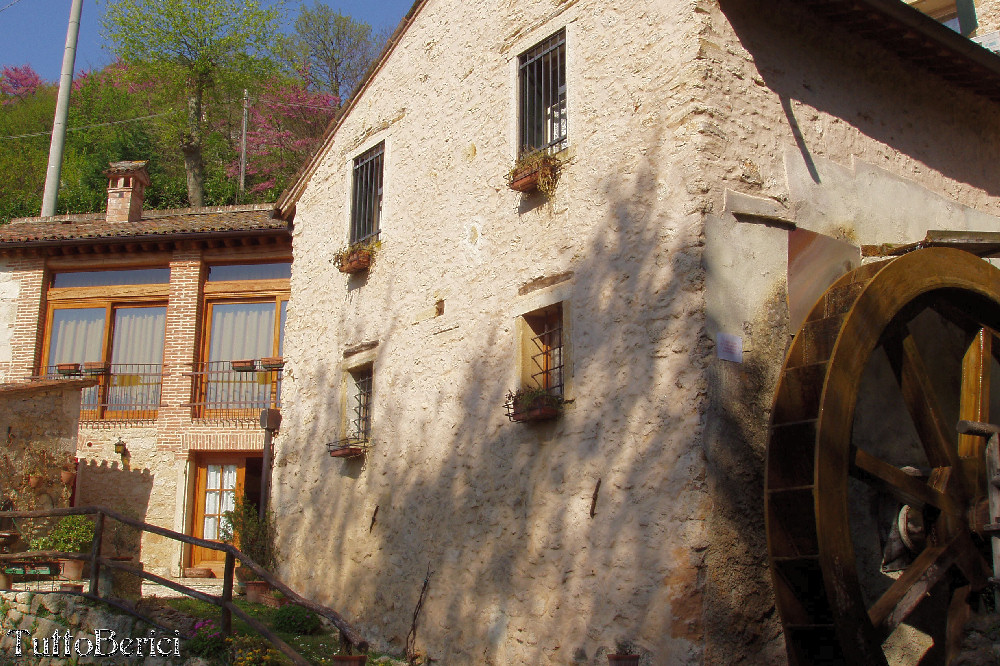 Mossano, Valle dei Mulini, Grotta di San Bernardino