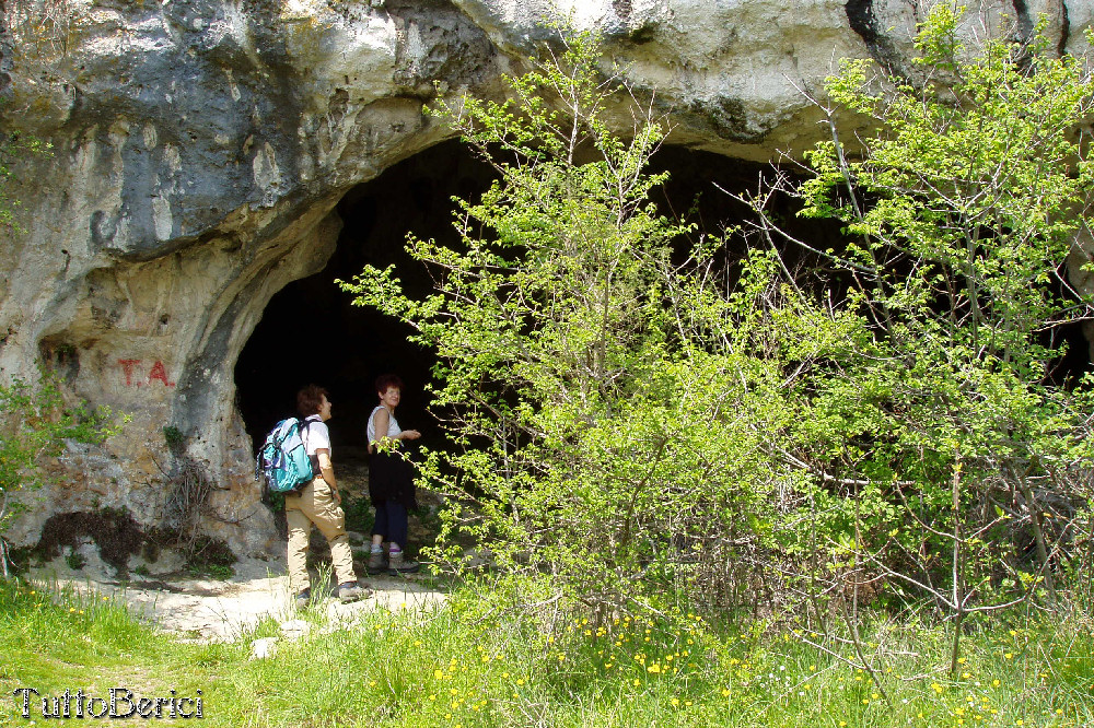 Mossano, Valle dei Mulini, Grotta di San Bernardino