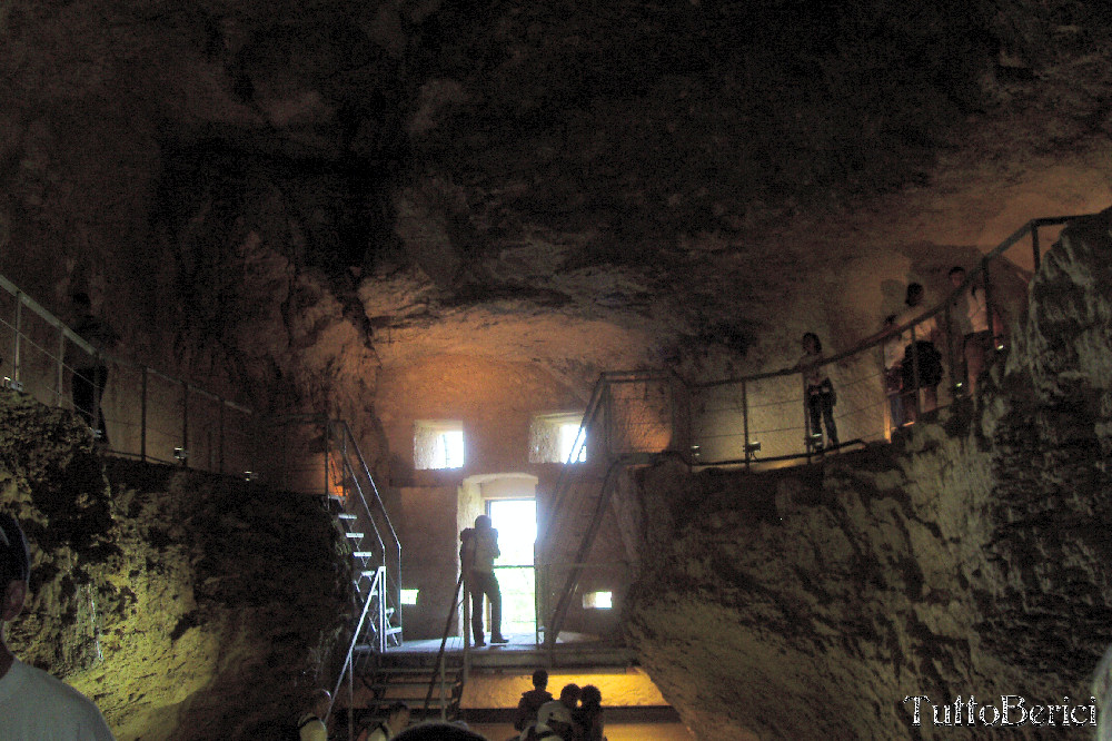 Mossano, Valle dei Mulini, Grotta di San Bernardino